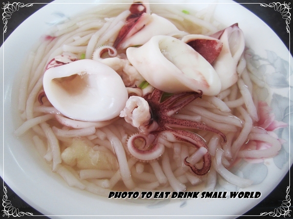 邱家小卷米粉：湯頭清透卻鮮到不像話