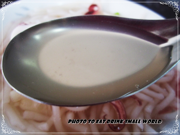 邱家小卷米粉：湯頭清透卻鮮到不像話