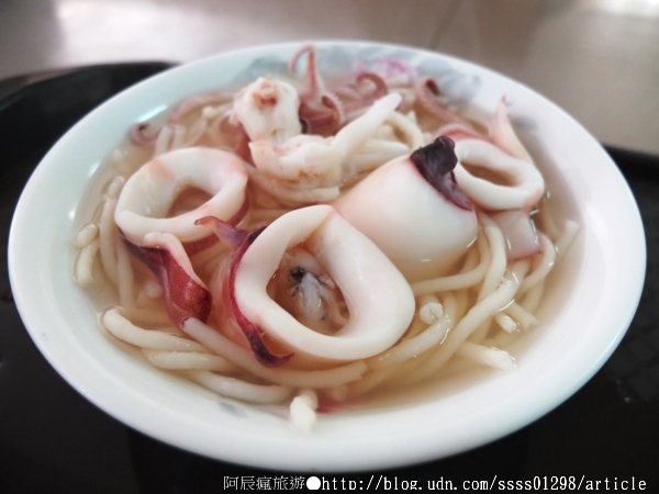 邱家小卷米粉:【美食特搜。台南中西區】邱家小卷米粉。脆口無腥的新鮮小卷 精華海味湯底 台南特色美食 國華街人氣店