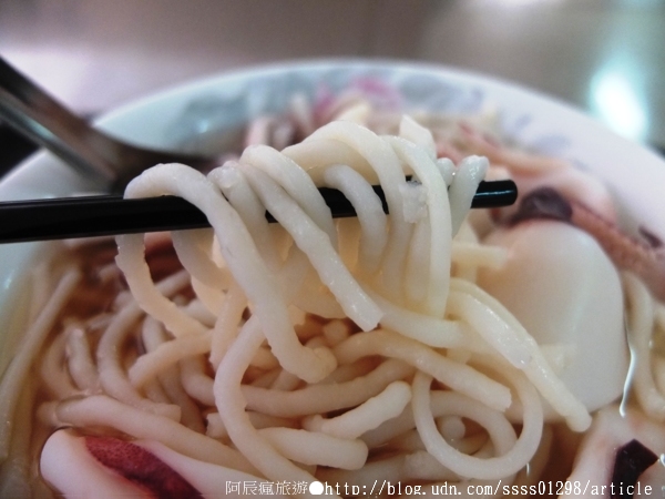 邱家小卷米粉:【美食特搜。台南中西區】邱家小卷米粉。脆口無腥的新鮮小卷 精華海味湯底 台南特色美食 國華街人氣店