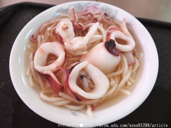 邱家小卷米粉:【美食特搜。台南中西區】邱家小卷米粉。脆口無腥的新鮮小卷 精華海味湯底 台南特色美食 國華街人氣店