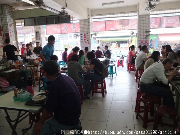 邱家小卷米粉:【美食特搜。台南中西區】邱家小卷米粉。脆口無腥的新鮮小卷 精華海味湯底 台南特色美食 國華街人氣店