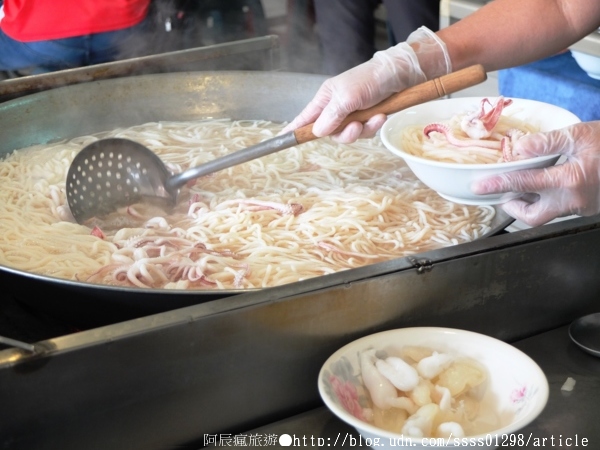 邱家小卷米粉:【美食特搜。台南中西區】邱家小卷米粉。脆口無腥的新鮮小卷 精華海味湯底 台南特色美食 國華街人氣店