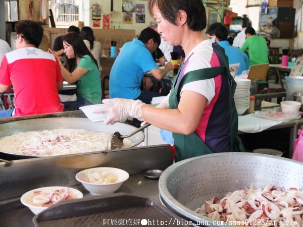 邱家小卷米粉:【美食特搜。台南中西區】邱家小卷米粉。脆口無腥的新鮮小卷 精華海味湯底 台南特色美食 國華街人氣店