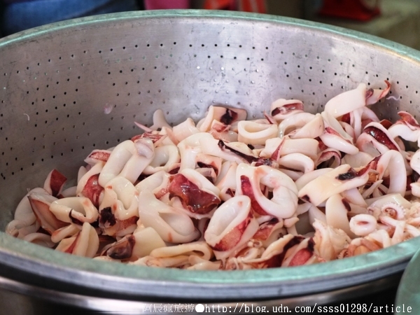 邱家小卷米粉:【美食特搜。台南中西區】邱家小卷米粉。脆口無腥的新鮮小卷 精華海味湯底 台南特色美食 國華街人氣店