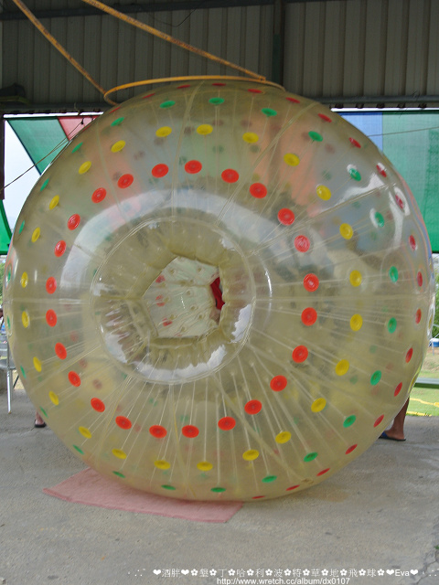 哈利波特草地飛球場:【遊記】oO。。墾丁 哈利波特草地飛球(滾大球) 就算是英雄豪傑,也會尖聲驚叫,即便公主閨秀,難免發瘋起肖!。。o○。