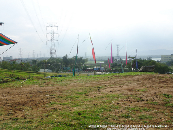哈利波特草地飛球場:【遊記】oO。。墾丁 哈利波特草地飛球(滾大球) 就算是英雄豪傑,也會尖聲驚叫,即便公主閨秀,難免發瘋起肖!。。o○。
