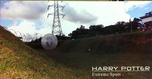 哈利波特草地飛球場:【遊記】oO。。墾丁 哈利波特草地飛球(滾大球) 就算是英雄豪傑,也會尖聲驚叫,即便公主閨秀,難免發瘋起肖!。。o○。