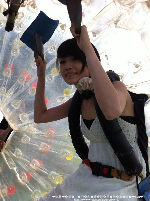 哈利波特草地飛球場:【遊記】oO。。墾丁 哈利波特草地飛球(滾大球) 就算是英雄豪傑,也會尖聲驚叫,即便公主閨秀,難免發瘋起肖!。。o○。