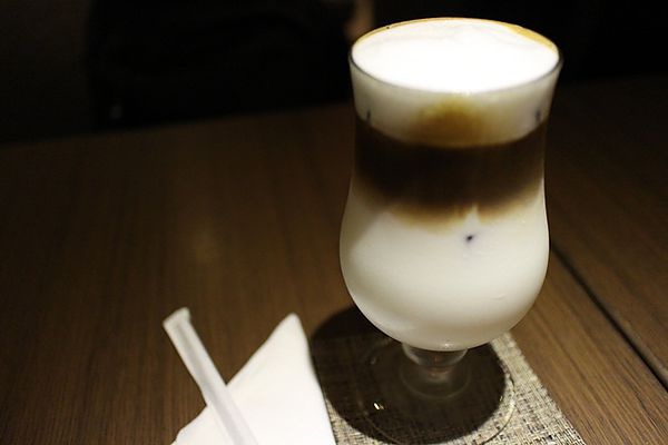 4Mano Caffé 冰拿鐵