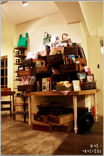 米特，味玩待敘部落格 © MEAT76｜2012-05-23【內湖｜咖啡簡餐】台北捷運文德站食記 [wifi網路插座]｜be be cafe 貝貝咖啡｜雜貨風的悠閒碧湖畔，咖啡與設計藝享空間。005.jpg