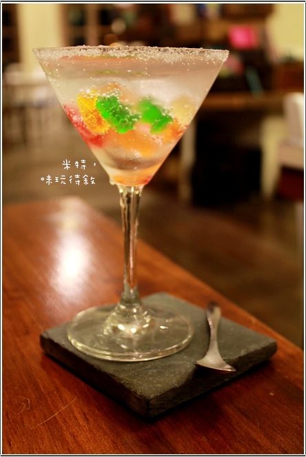 米特，味玩待敘部落格 © MEAT76｜2012-05-23【內湖｜咖啡簡餐】台北捷運文德站食記 [wifi網路插座]｜be be cafe 貝貝咖啡｜雜貨風的悠閒碧湖畔，咖啡與設計藝享空間。026.jpg