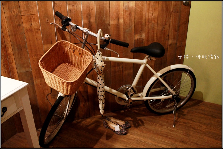 米特，味玩待敘部落格 © MEAT76｜2012-05-23【內湖｜咖啡簡餐】台北捷運文德站食記 [wifi網路插座]｜be be cafe 貝貝咖啡｜雜貨風的悠閒碧湖畔，咖啡與設計藝享空間。012.jpg