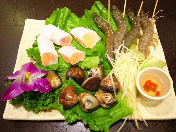 青禾幸福鍋物涮涮屋(永安店)：＜新北｜永安市場｜火鍋＞冬天吃鍋～青禾幸福鍋物涮涮屋