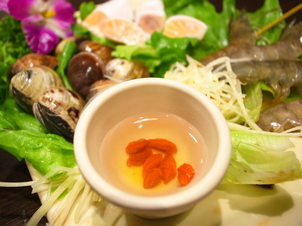 青禾幸福鍋物涮涮屋(永安店)：＜新北｜永安市場｜火鍋＞冬天吃鍋～青禾幸福鍋物涮涮屋