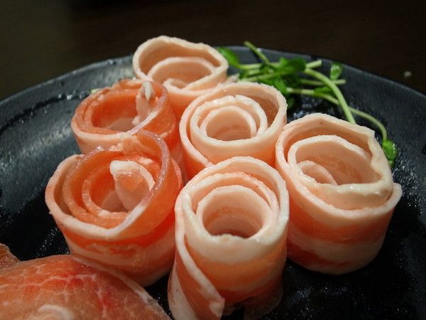 青禾幸福鍋物涮涮屋(永安店)：＜新北｜永安市場｜火鍋＞冬天吃鍋～青禾幸福鍋物涮涮屋