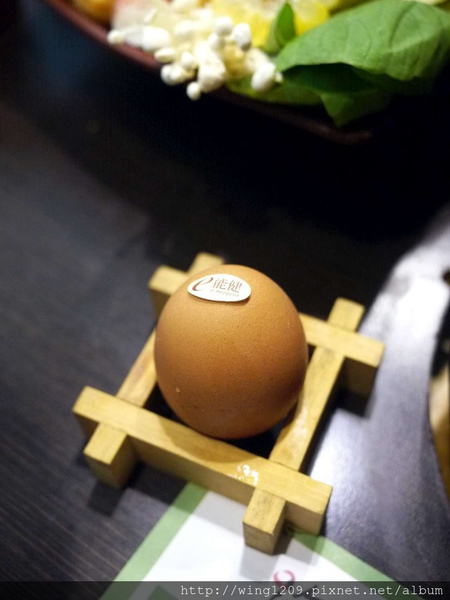 青禾幸福鍋物涮涮屋(永安店)：冬天吃暖鍋。【青禾幸福鍋物涮涮屋(永安店)】酸白菜鍋體驗