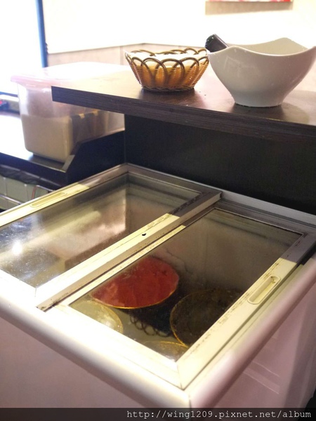 青禾幸福鍋物涮涮屋(永安店)：冬天吃暖鍋。【青禾幸福鍋物涮涮屋(永安店)】酸白菜鍋體驗