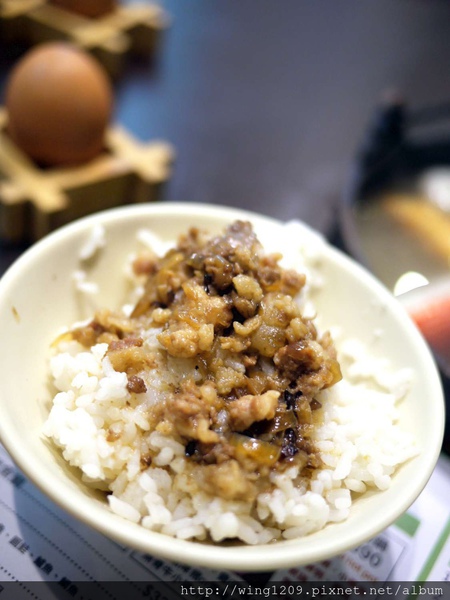 青禾幸福鍋物涮涮屋(永安店)：冬天吃暖鍋。【青禾幸福鍋物涮涮屋(永安店)】酸白菜鍋體驗