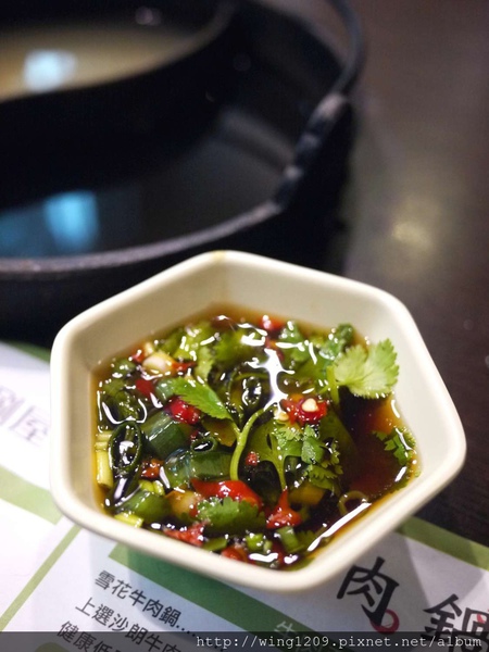 青禾幸福鍋物涮涮屋(永安店)：冬天吃暖鍋。【青禾幸福鍋物涮涮屋(永安店)】酸白菜鍋體驗