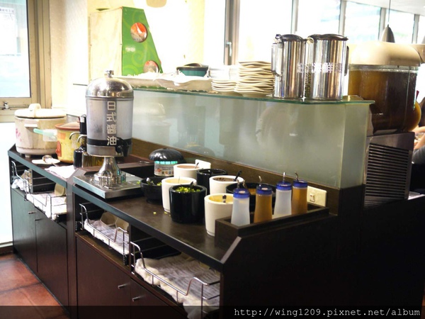 青禾幸福鍋物涮涮屋(永安店)：冬天吃暖鍋。【青禾幸福鍋物涮涮屋(永安店)】酸白菜鍋體驗