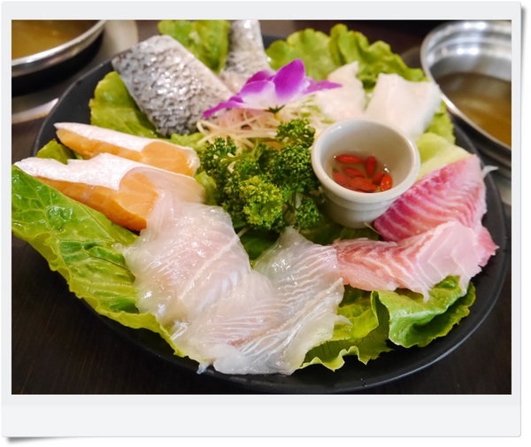 青禾幸福鍋物涮涮屋(永安店):【中和】青禾幸福鍋物涮涮屋-綜合魚片鍋+犇牛鍋