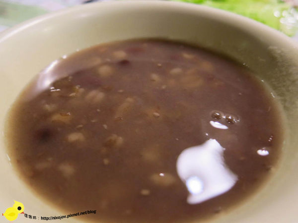 台北-青禾幸福鍋物涮涮屋(永安店)-個人鴛鴦火鍋-豪華海陸鍋-綜合魚片盤、犇牛盤