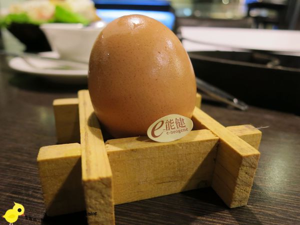 台北-青禾幸福鍋物涮涮屋(永安店)-個人鴛鴦火鍋-豪華海陸鍋-綜合魚片盤、犇牛盤