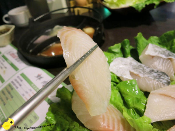 台北-青禾幸福鍋物涮涮屋(永安店)-個人鴛鴦火鍋-豪華海陸鍋-綜合魚片盤、犇牛盤