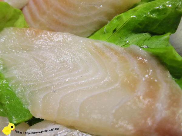 台北-青禾幸福鍋物涮涮屋(永安店)-個人鴛鴦火鍋-豪華海陸鍋-綜合魚片盤、犇牛盤