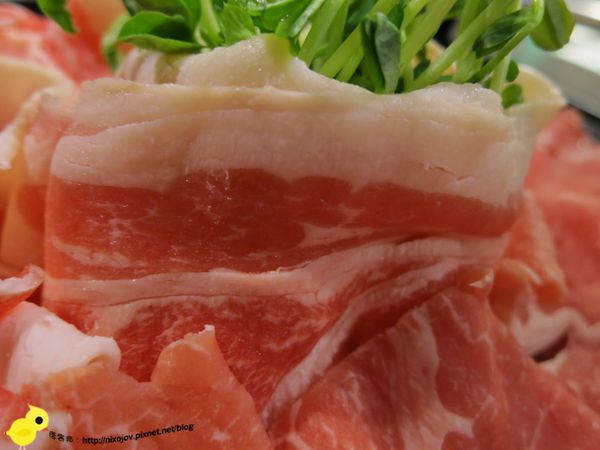 台北-青禾幸福鍋物涮涮屋(永安店)-個人鴛鴦火鍋-豪華海陸鍋-綜合魚片盤、犇牛盤