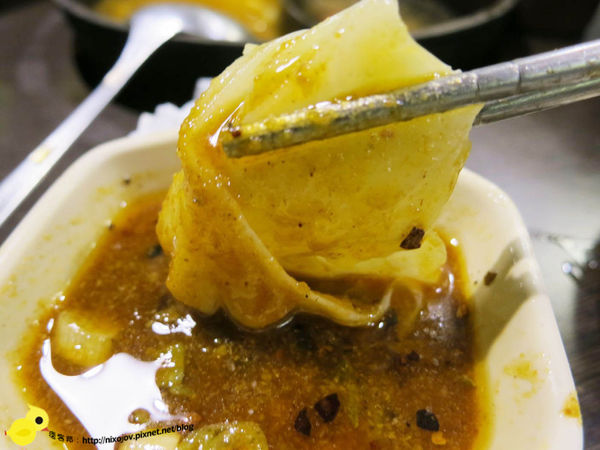 台北-青禾幸福鍋物涮涮屋(永安店)-個人鴛鴦火鍋-豪華海陸鍋-綜合魚片盤、犇牛盤