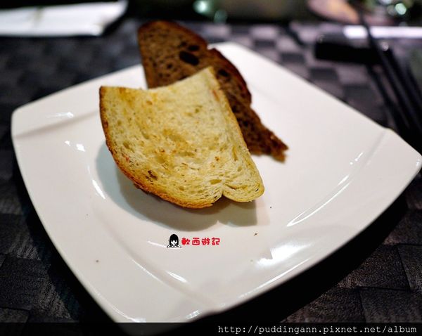 P1520269前菜麵包 +松露奶油醬.JPG