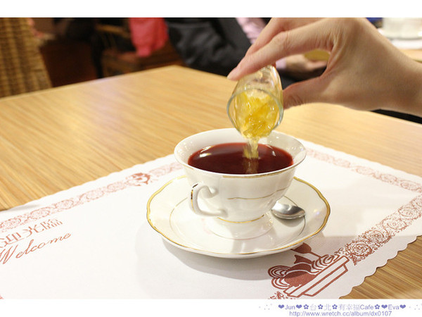 有幸福cafe:【食記】oO。。台北 有幸福Cafe 來這裡真的可以感受到店家對客人小確幸!因為我們有吃到特製的蜜糖吐司!。o○。