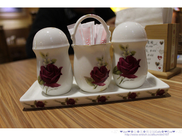 有幸福cafe:【食記】oO。。台北 有幸福Cafe 來這裡真的可以感受到店家對客人小確幸!因為我們有吃到特製的蜜糖吐司!。o○。