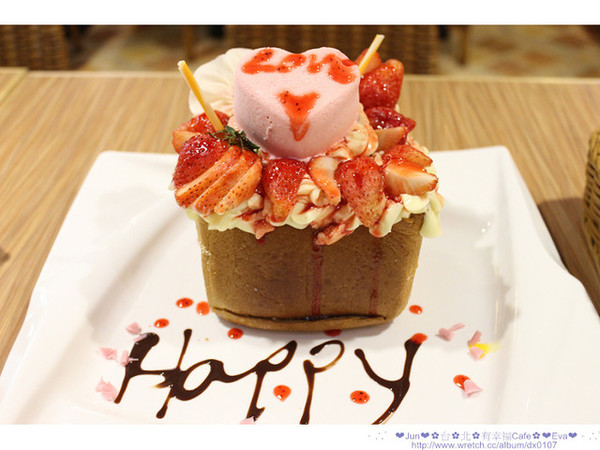 有幸福cafe:【食記】oO。。台北 有幸福Cafe 來這裡真的可以感受到店家對客人小確幸!因為我們有吃到特製的蜜糖吐司!。o○。