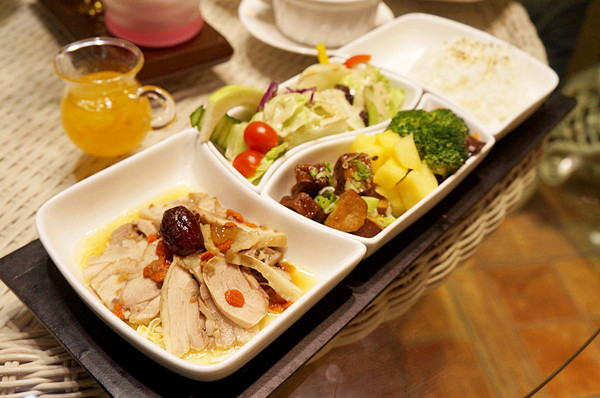 有幸福cafe:台北士林♬大城市巷弄轉角處的幸福午茶:比利時壺精品咖啡秀&鹹蜜糖吐司獨家供應 有幸福cafe