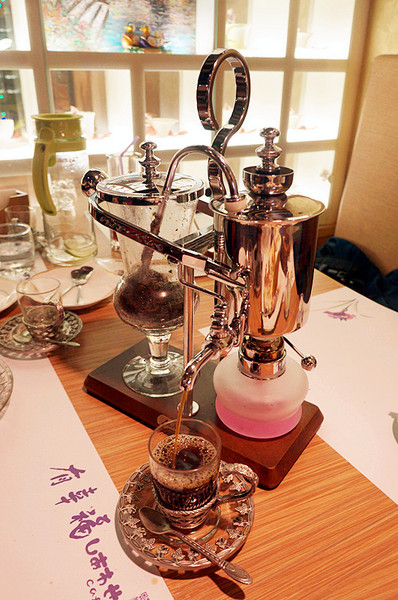 有幸福cafe:台北士林♬大城市巷弄轉角處的幸福午茶:比利時壺精品咖啡秀&鹹蜜糖吐司獨家供應 有幸福cafe