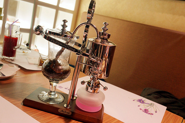 有幸福cafe:台北士林♬大城市巷弄轉角處的幸福午茶:比利時壺精品咖啡秀&鹹蜜糖吐司獨家供應 有幸福cafe