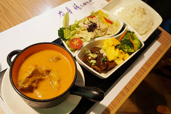 有幸福cafe:台北士林♬大城市巷弄轉角處的幸福午茶:比利時壺精品咖啡秀&鹹蜜糖吐司獨家供應 有幸福cafe