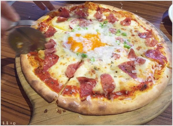 石窯屋：[新北蘆洲]石窯屋|手作窯烤Pizza、半月烤餅|氣氛超讚的義式餐廳|食尚玩家採訪報導店家