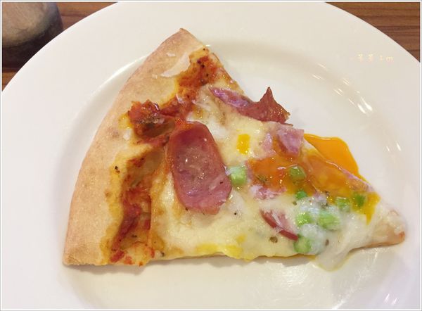 石窯屋：[新北蘆洲]石窯屋|手作窯烤Pizza、半月烤餅|氣氛超讚的義式餐廳|食尚玩家採訪報導店家