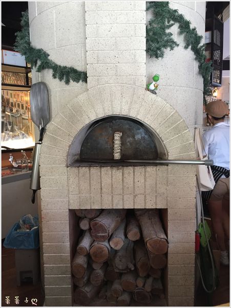 石窯屋：[新北蘆洲]石窯屋|手作窯烤Pizza、半月烤餅|氣氛超讚的義式餐廳|食尚玩家採訪報導店家