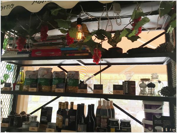 石窯屋：[新北蘆洲]石窯屋|手作窯烤Pizza、半月烤餅|氣氛超讚的義式餐廳|食尚玩家採訪報導店家