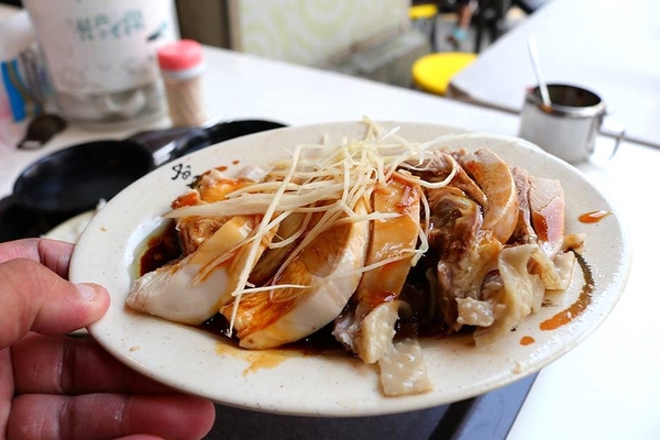 山內雞肉:【台北美食】南機場夜市山內雞肉~排隊的人氣古早味雞肉飯