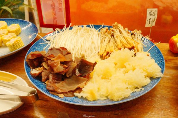 山海傳蔬食迴轉火鍋：台北 中山區 山海傳~蔬食X迴轉X中國神話風的特色火鍋店