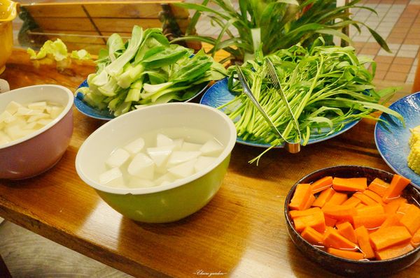 山海傳蔬食迴轉火鍋：台北 中山區 山海傳~蔬食X迴轉X中國神話風的特色火鍋店