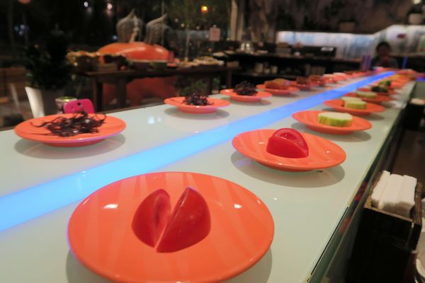 山海傳蔬食迴轉火鍋：台北 中山區 山海傳~蔬食X迴轉X中國神話風的特色火鍋店