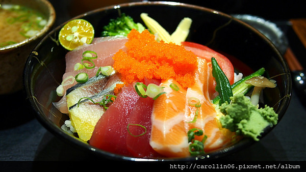 海人刺身丼飯專賣店:【食記】《海人刺身丼飯專賣店》西門町隱密好店