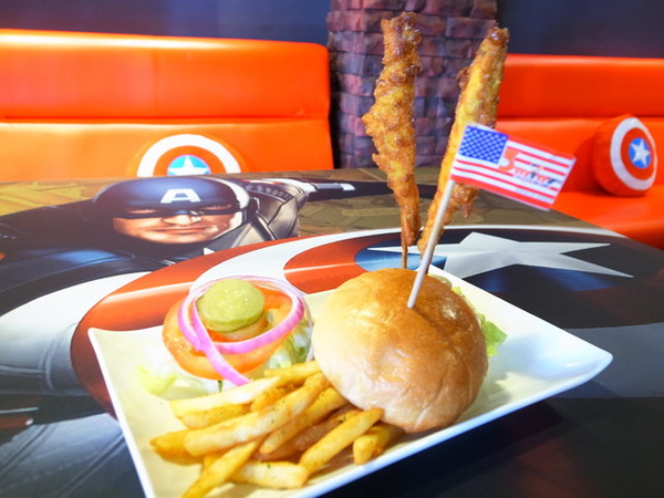 3mins美式餐廳(中美店):<台中|美式餐廳>超級英雄陪你吃漢堡!!!3mins美式餐廳